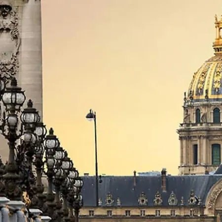 7eme Invalides/ Tour Eiffel 1er Etage
