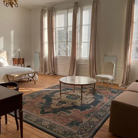 7eme Invalides/ Tour Eiffel 1er Etage Apartment *