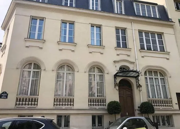 7eme Invalides/ Tour Eiffel 1er Etage * פריז