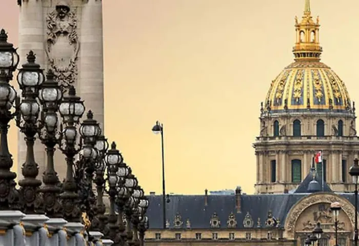 7eme Invalides/ Tour Eiffel 1er Etage