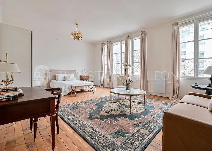דירה 7eme Invalides/ Tour Eiffel 1er Etage פריז