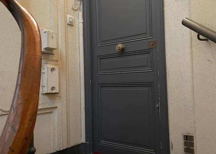 דירה 7eme Invalides/ Tour Eiffel 1er Etage *