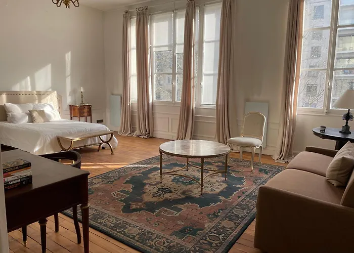 7eme Invalides/ Tour Eiffel 1er Etage דירה *